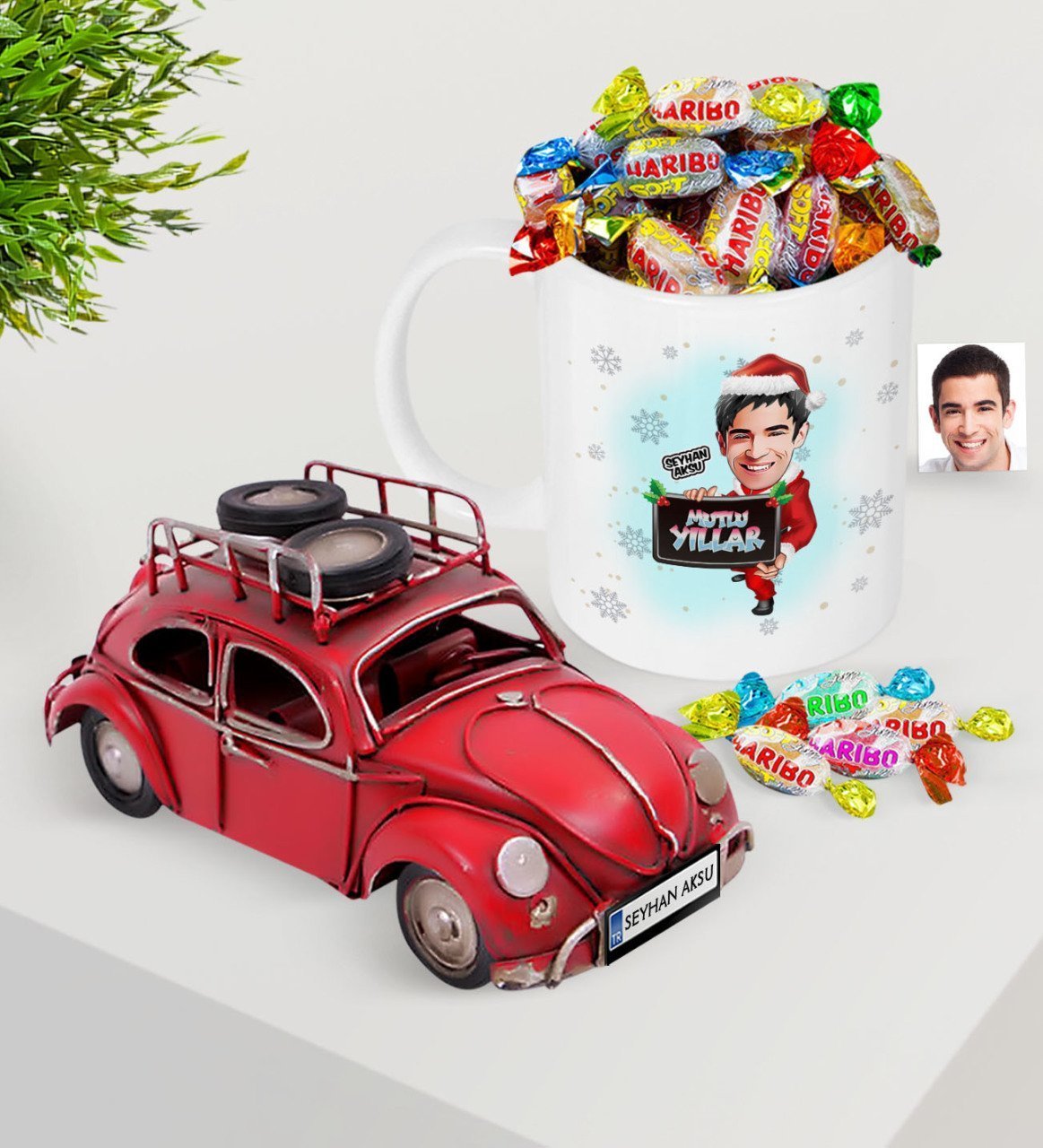 Kişiye Özel Erkek Yeni Yıl Karikatürlü Plakalı Nostaljik Kırmızı Metal Vosvos ve Kupa Haribo Şeker Seti-1