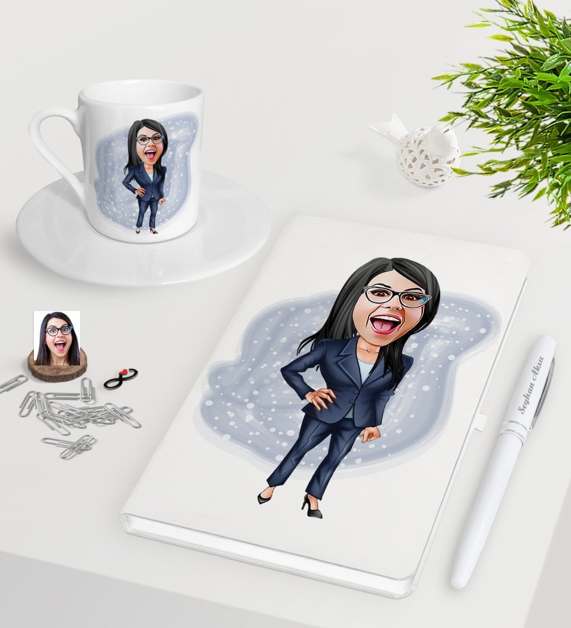 Kişiye Özel Bayan Patron Karikatürlü Beyaz Defter Kalem Türk Kahvesi Fincanı Seti-4