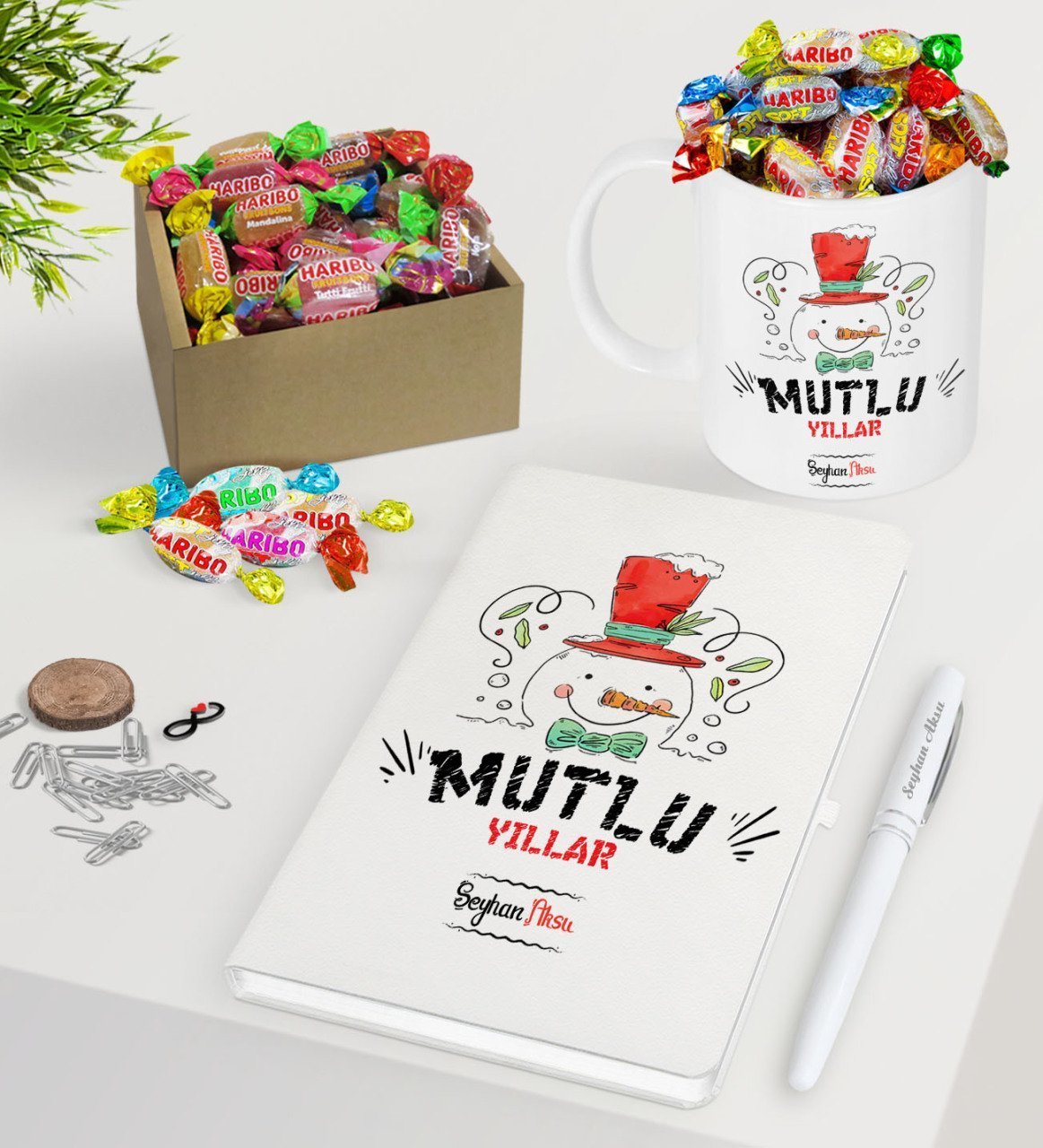 Kişiye Özel Yılbaşı Mutlu Yıllar Beyaz Defter Kalem Kupa ve Kutulu Haribo Şeker Hediye Seti-5