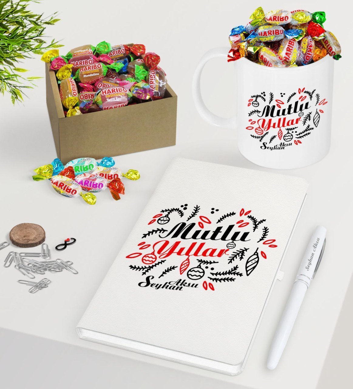 Kişiye Özel Yılbaşı Mutlu Yıllar Beyaz Defter Kalem Kupa ve Kutulu Haribo Şeker Hediye Seti-4