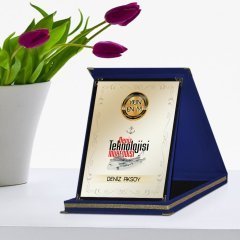 Kişiye Özel Yılın En İyi Deniz Teknolojisi Mühendisi Lacivert Plaket Ödülü