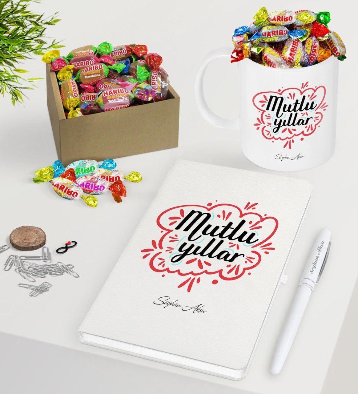 Kişiye Özel Yılbaşı Mutlu Yıllar Beyaz Defter Kalem Kupa ve Kutulu Haribo Şeker Hediye Seti-3