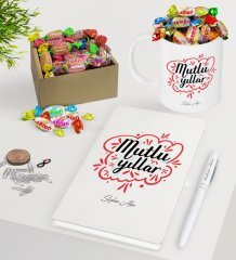 Kişiye Özel Yılbaşı Mutlu Yıllar Beyaz Defter Kalem Kupa ve Kutulu Haribo Şeker Hediye Seti-3