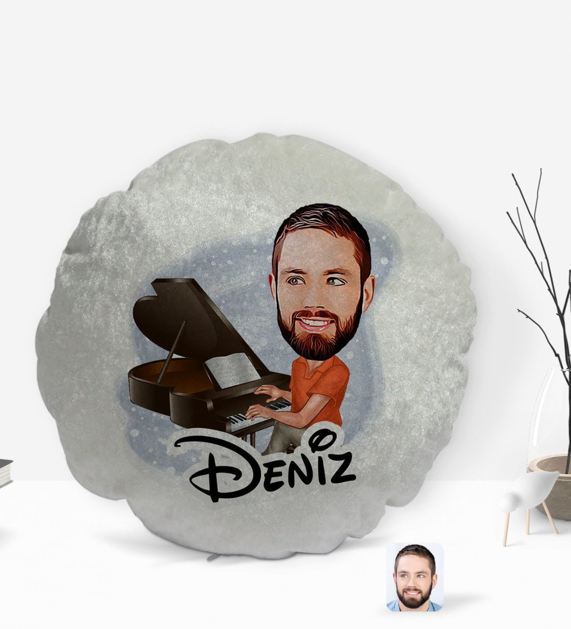 Kişiye Özel İsimli Erkek Piyanist Karikatürlü Yuvarlak Dekoratif Kırlent Yastık-1
