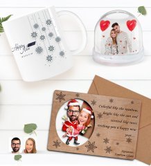 Kişiye Özel Fotoğraflı Kar Küresi & Happy New Year Kupa Bardak & Retro Ahşap Yılbaşı Tebrik Kartı Hediye Seti-4F