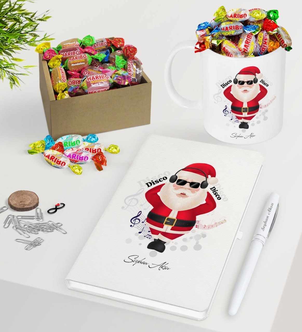 Kişiye Özel Noel Baba Beyaz Defter Kalem Kupa ve Kutulu Haribo Şeker Hediye Seti-1