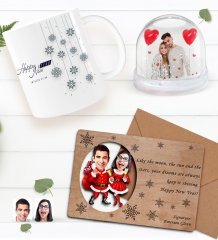 Kişiye Özel Fotoğraflı Kar Küresi & Happy New Year Kupa Bardak & Retro Ahşap Yılbaşı Tebrik Kartı Hediye Seti-4E