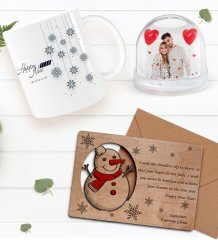 Kişiye Özel Fotoğraflı Kar Küresi & Happy New Year Kupa Bardak & Retro Ahşap Yılbaşı Tebrik Kartı Hediye Seti-4D