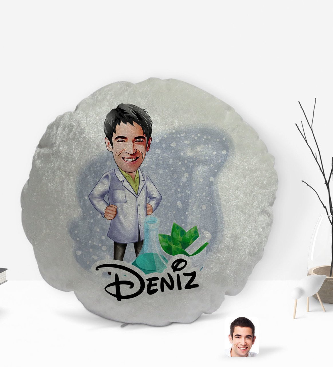 Kişiye Özel İsimli Erkek Eczacı Karikatürlü Yuvarlak Dekoratif Kırlent Yastık-1