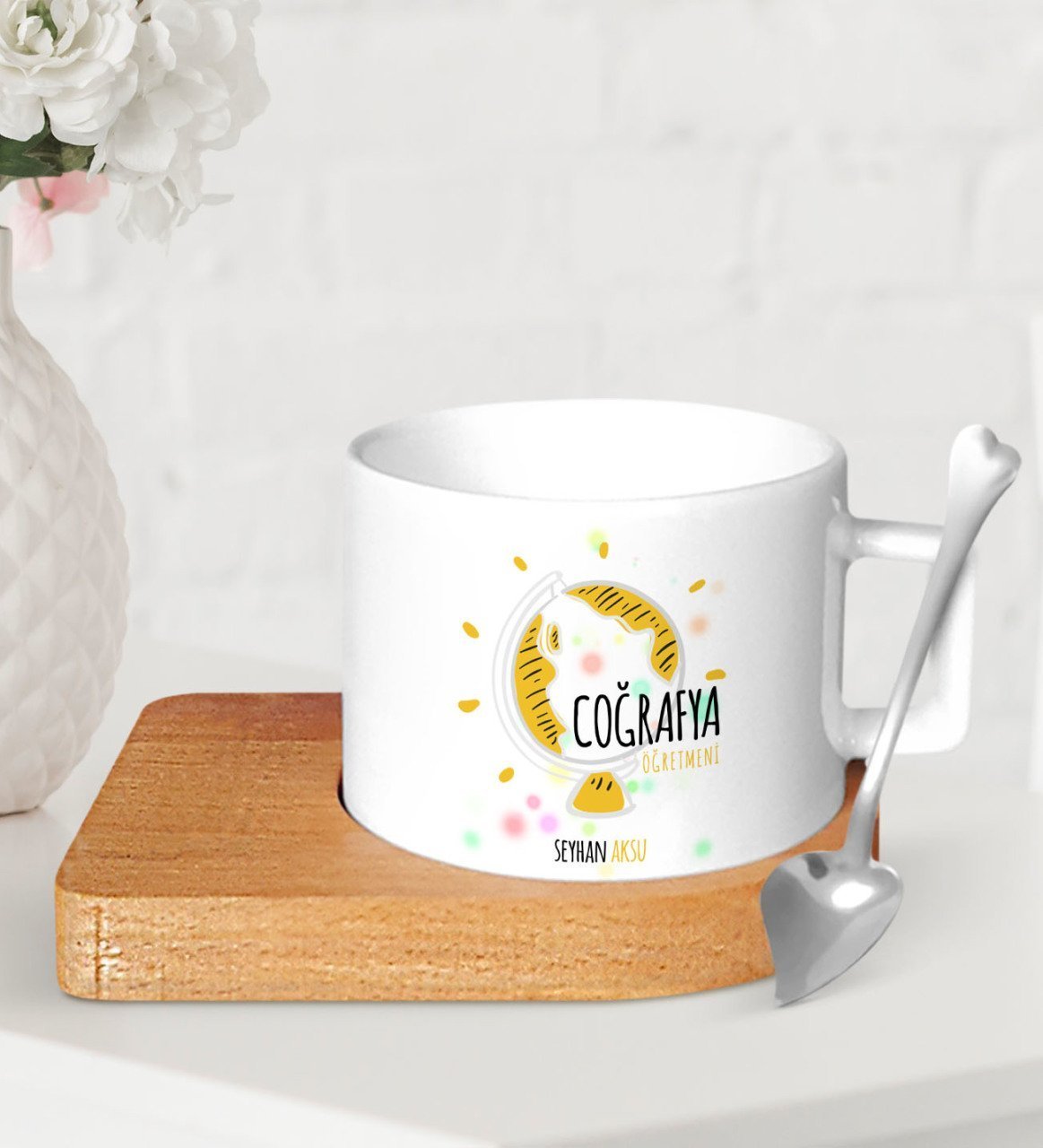 Kişiye Özel Coğrafya Öğretmeni Ahşap Altlıklı Seramik Fincan-3