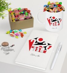 BK Gift Kişiye Özel 2023 Mutlu Yıllar Beyaz Defter Kalem Kupa ve Kutulu Haribo Şeker Hediye Seti-13
