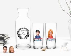 Kişiye Özel Renkli Baskılı İsimli Erkek ve Kadın Karikatürlü İkili Rakı Bardağı ve Karaf Hediye Seti
