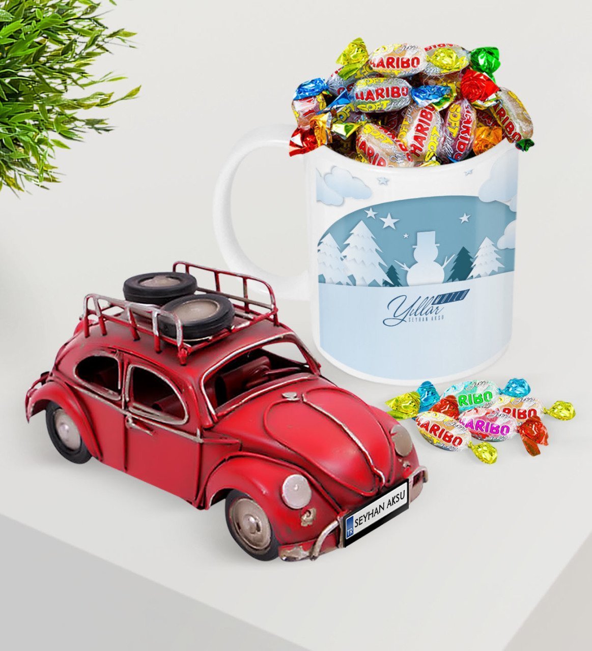 Kişiye Özel Yılbaşı Mutlu Yıllar Plakalı Nostaljik Kırmızı Metal Vosvos ve Kupa Haribo Şeker Seti-22