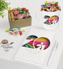 BK Gift Kişiye Özel 2023 Mutlu Yıllar Beyaz Defter Kalem Kupa ve Kutulu Haribo Şeker Hediye Seti-11