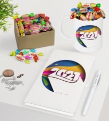 BK Gift Kişiye Özel 2023 Mutlu Yıllar Beyaz Defter Kalem Kupa ve Kutulu Haribo Şeker Hediye Seti-10