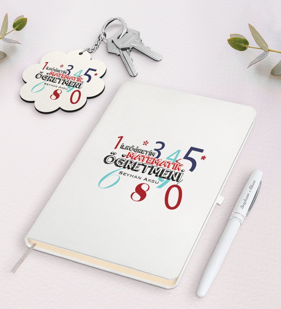 Kişiye Özel İlköğretim Matematik Öğretmeni Beyaz Defter Kalem Ve Anahtarlık Hediye Seti