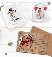 Kişiye Özel Fotoğraflı Kar Küresi & Happy New Year Kupa Bardak & Retro Ahşap Yılbaşı Tebrik Kartı Hediye Seti-2D