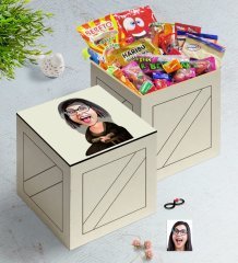 Kişiye Özel Mona Lisa Karikatürlü Ahşap Kutuda Nostaljik Lezzetler Hediye Seti-1