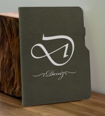 BK Gift Kişiye  Özel İsimli Mat Gri Termo Deri Defter ve Cam Matara Hediye Seti-2, Sevgiliye Hediye, Arkadaşa Hediye, Yeni İş Hediyesi