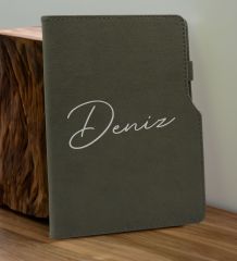 BK Gift Kişiye  Özel İsimli Mat Gri Termo Deri Defter ve Cam Matara Hediye Seti-1, Sevgiliye Hediye, Arkadaşa Hediye, Yeni İş Hediyesi