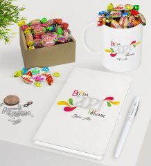 BK Gift Kişiye Özel 2023 Bu Yılda Hep Gülümse Beyaz Defter Kalem Kupa ve Kutulu Haribo Şeker Hediye Seti-1