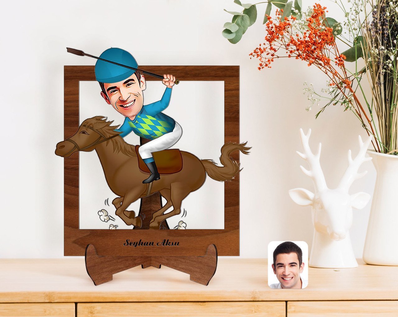 Kişiye Özel Erkek Jokey Karikatürlü Ahşap Standlı 3D Biblo-1