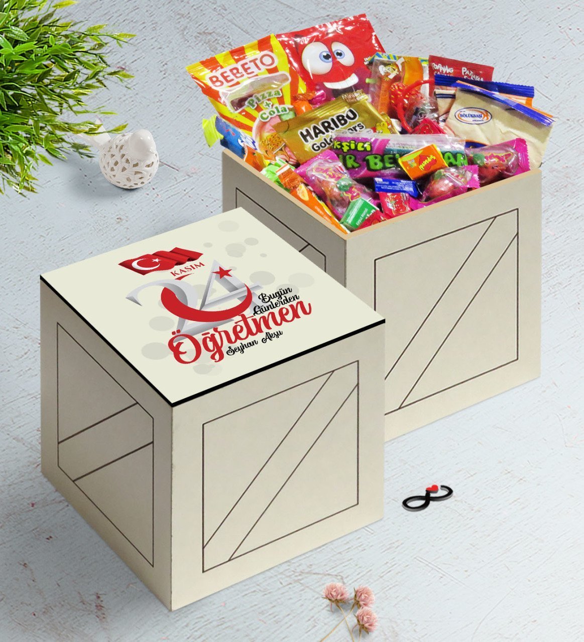 Kişiye Özel Bugün Günlerden Öğretmen Ahşap Kutuda Nostaljik Lezzetler Hediye Seti-2
