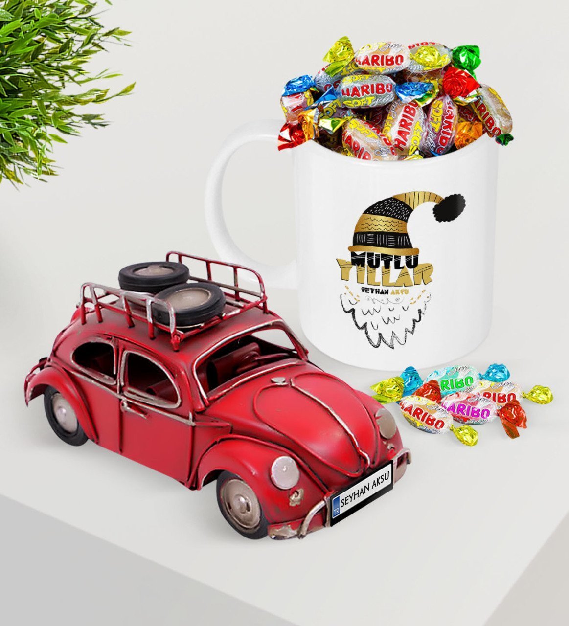 Kişiye Özel Yılbaşı Mutlu Yıllar Plakalı Nostaljik Kırmızı Metal Vosvos ve Kupa Haribo Şeker Seti-8