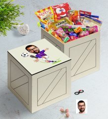 Kişiye Özel Futbolcu Karikatürlü Ahşap Kutuda Nostaljik Lezzetler Hediye Seti-1