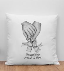BK Gift Kişiye Özel Siyah Beyaz Aile El Ele Tasarımlı Beyaz Kırlent Yastık-4, Aile Hediyesi, Ev Dekorasyonu, Yeni Doğum Hediyesi
