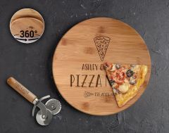 BK Gift Kişiye Özel İsimli Tarihli Bambu Ahşap Döner Tablalı Pizza Tahtası-2, Pizza Kesme Tahtası Seti, Şarküteri Tahtası, Servis Tepsisi, Ahşap Tabak, Eve Taşınma Hediyesi