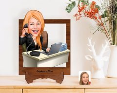Kişiye Özel Kadın Asistan Karikatürlü Ahşap Standlı 3D Biblo-1