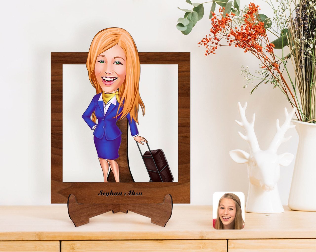 Kişiye Özel Hostes Karikatürlü Ahşap Standlı 3D Biblo-2