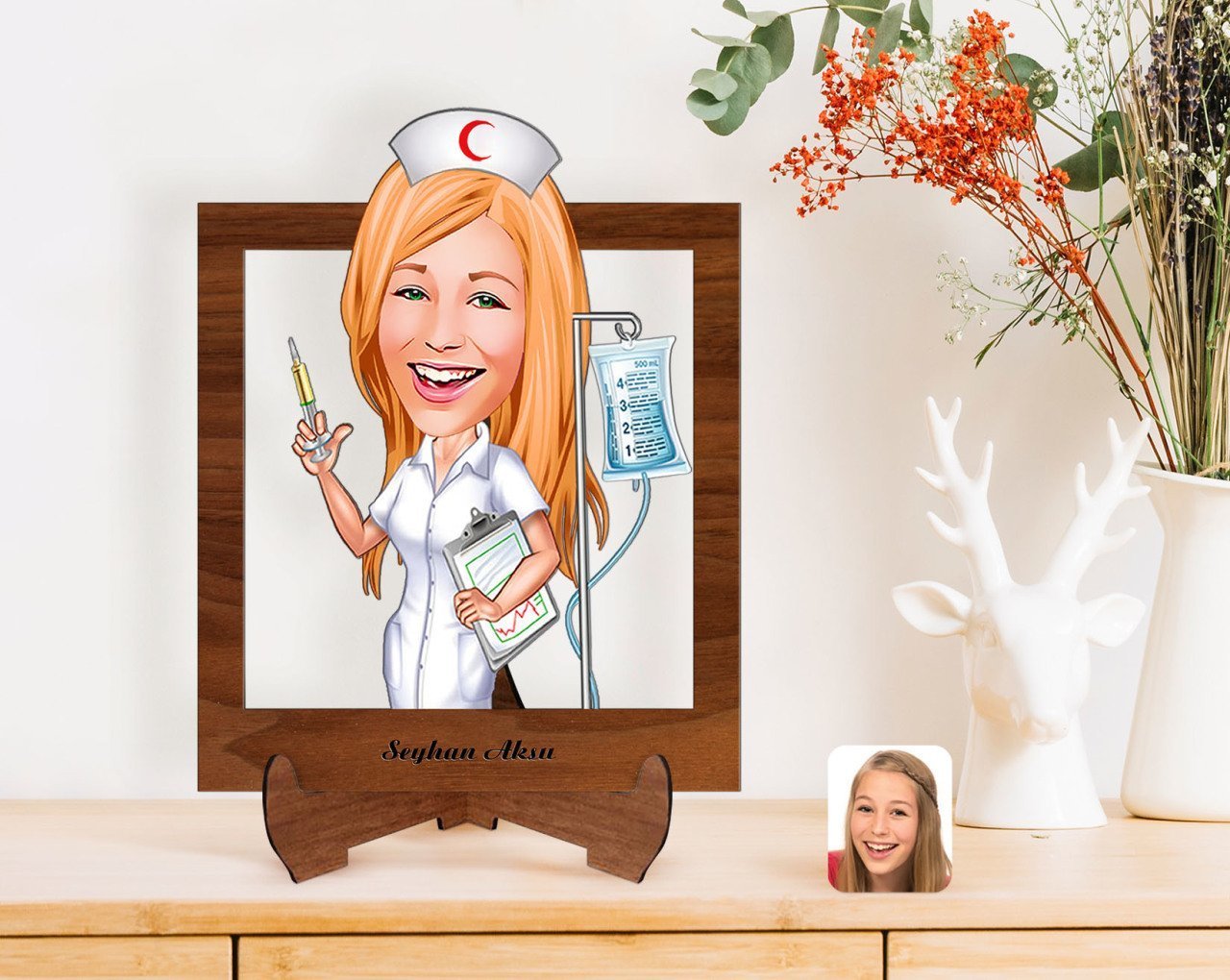 Kişiye Özel Hemşire Karikatürlü Ahşap Standlı 3D Biblo-2
