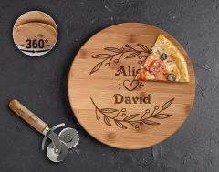 BK Gift Kişiye Özel İsimli Bambu Ahşap Döner Tablalı Pizza Tahtası-10, Pizza Kesme Tahtası Seti, Şarküteri Tahtası, Servis Tepsisi, Ahşap Tabak, Eve Taşınma Hediyesi
