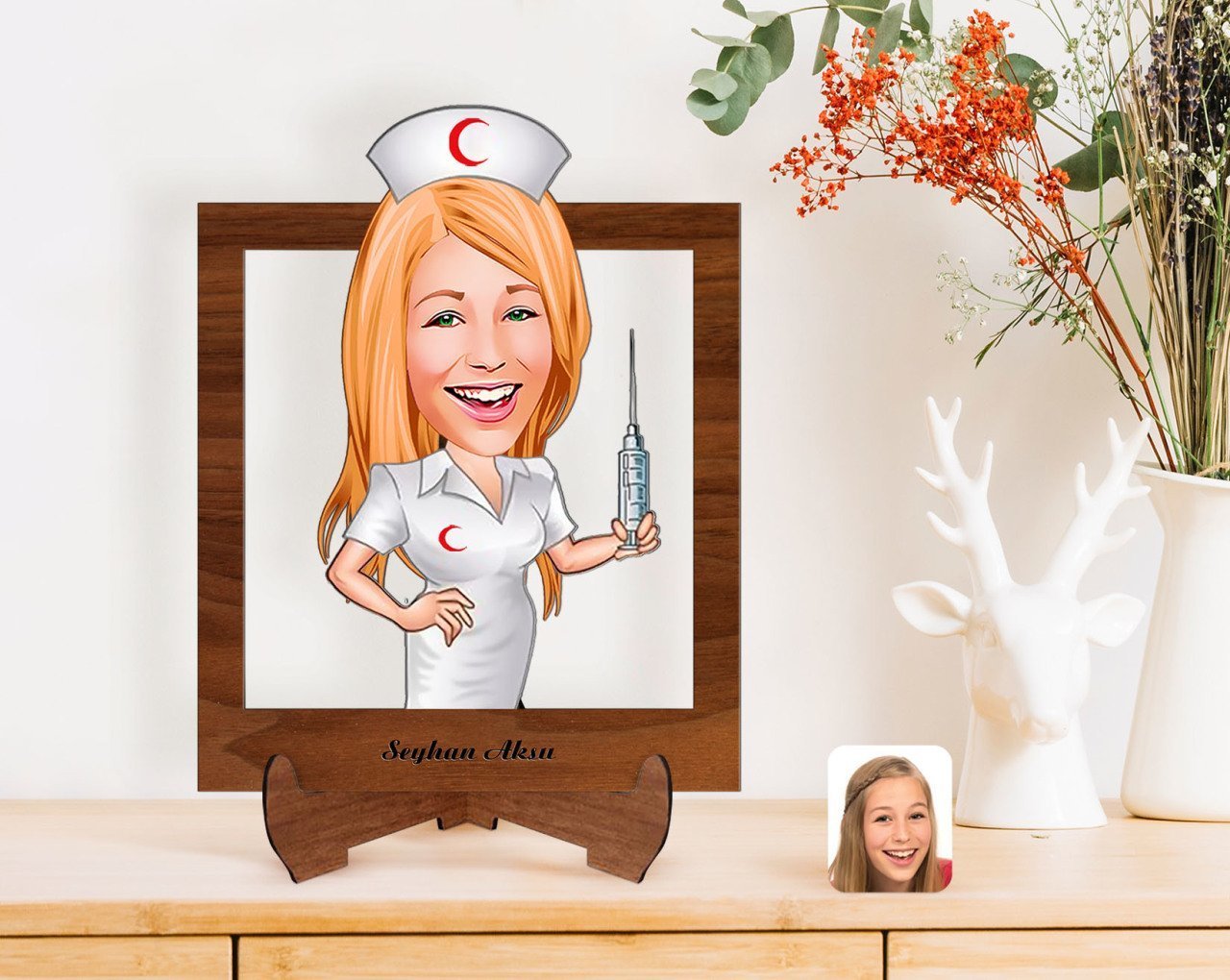 Kişiye Özel Hemşire Karikatürlü Ahşap Standlı 3D Biblo-1