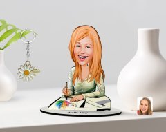 Kişiye Özel Kadın Grafik Tasarımcı Karikatürlü 3D Ahşap Biblo ve İsimli Gold Papatya Anahtarlık-1