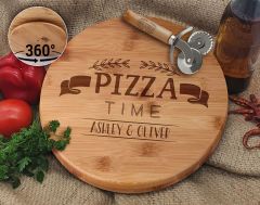 BK Gift Kişiye Özel İsimli Bambu Ahşap Döner Tablalı Pizza Tahtası-8, Pizza Kesme Tahtası Seti, Şarküteri Tahtası, Servis Tepsisi, Ahşap Tabak, Eve Taşınma Hediyesi