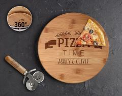 BK Gift Kişiye Özel İsimli Bambu Ahşap Döner Tablalı Pizza Tahtası-8, Pizza Kesme Tahtası Seti, Şarküteri Tahtası, Servis Tepsisi, Ahşap Tabak, Eve Taşınma Hediyesi