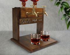 BK Gift Kişiye Özel Kabartma İsimli Çift Musluklu Doğal Ahşap Viski Standı, İçki Standı, Doğum Günü Hediyesi, Ev Hediyesi, Erkek Hediye-36