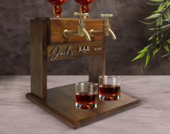 BK Gift Kişiye Özel Kabartma İsimli Çift Musluklu Doğal Ahşap Viski Standı, İçki Standı, Doğum Günü Hediyesi, Ev Hediyesi, Erkek Hediye-36