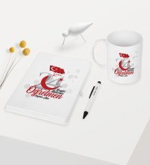 Kişiye Özel Bugün Günlerden Öğretmen Temalı Beyaz Defter Kalem Kupa Seti - 2