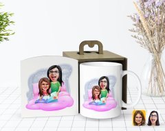 Kişiye Özel Ahşap Kutuda Anneler Günü Temalı Anne Kız Karikatürlü Beyaz Kupa Bardak-3