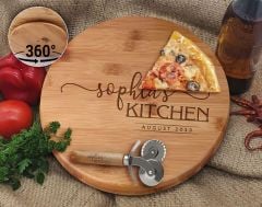 BK Gift Kişiye Özel İsimli Bambu Ahşap Döner Tablalı Pizza Tahtası-6, Pizza Kesme Tahtası Seti, Şarküteri Tahtası, Servis Tepsisi, Ahşap Tabak, Eve Taşınma Hediyesi