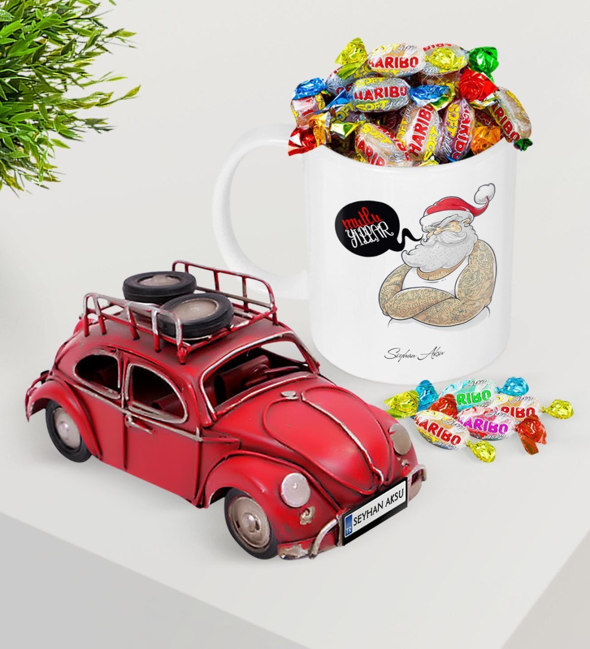 Kişiye Özel Noel Baba Plakalı Nostaljik Kırmızı Metal Vosvos ve Kupa Haribo Şeker Seti-4
