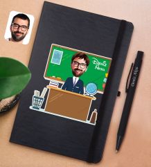 BK Gift Kişiye Özel Coğrafya Öğretmeni Karikatürlü Siyah Defter ve Metal Versatil Kalem(0,7 Kurşun) Hediye Seti-2