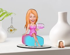 Kişiye Özel Kadın Doğum Günü Karikatürlü 3D Ahşap Biblo ve İsimli Gold Papatya Anahtarlık-2