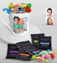 Kişiye Özel Sevgililer Karikatürlü Türk Kahvesi Fincanı Selamlique Karışık Türk Kahvesi ve Haribo Şeker Hediye Seti-55