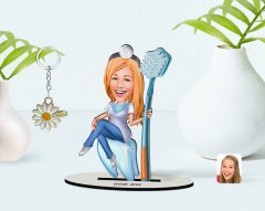 Kişiye Özel Kadın Diş Hekimi Karikatürlü 3D Ahşap Biblo ve İsimli Gold Papatya Anahtarlık-2