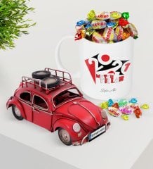 BK Gift Kişiye Özel 2023 Mutlu Yıllar Plakalı Nostaljik Kırmızı Metal Vosvos ve Kupa Haribo Şeker Seti-13